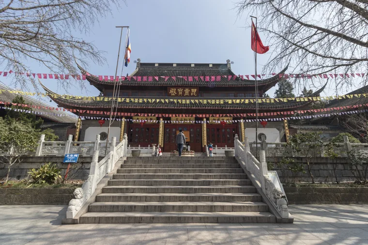 栖霞寺毗卢宝殿与殿前石阶