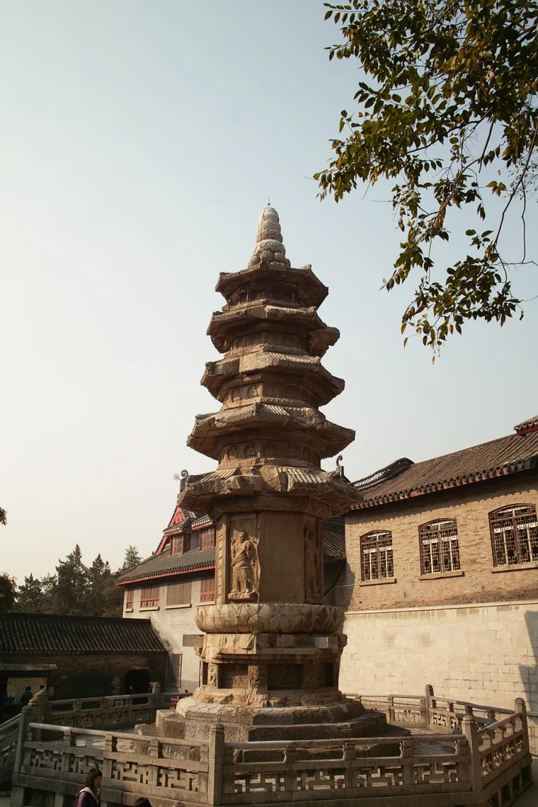 栖霞寺舍利塔的石刻与塔身