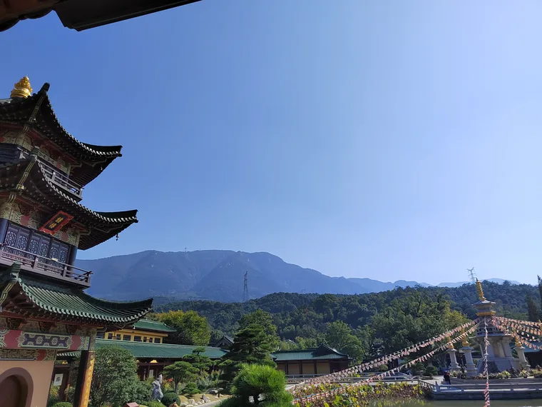 庐山东林寺的楼阁与庭院