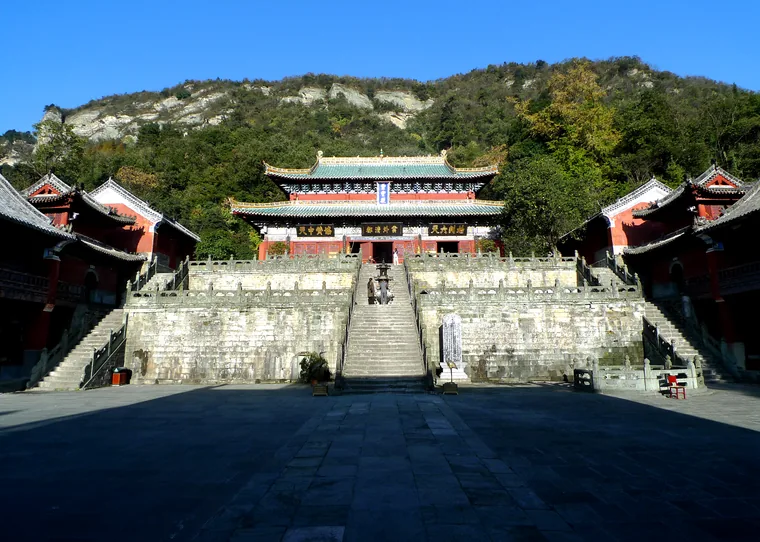 武当山紫霄宫的台基与殿宇