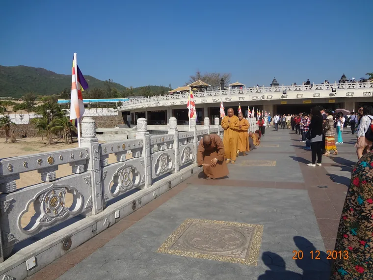 南山文化旅游区中拍摄于2013年的礼敬场景