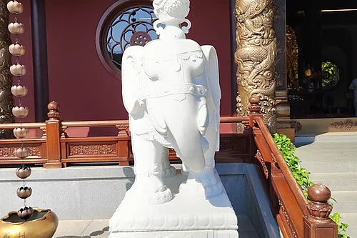东林寺院内造像与殿堂实景